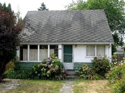 2420 Scarboro Avenue  Vancouver, BC V5P 2L4
