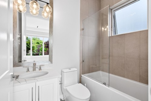 3964 21St Avenue W, Vancouver, BC 