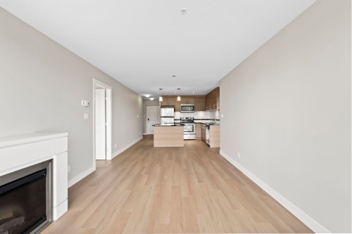 604-12079 Harris Road, Pitt Meadows, BC - Indoor Photo Showing Living Room With Fireplace