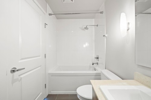 604-12079 Harris Road, Pitt Meadows, BC - Indoor Photo Showing Bathroom
