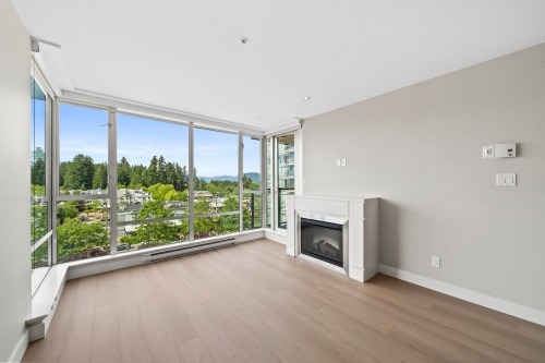 604-12079 Harris Road, Pitt Meadows, BC - Indoor Photo Showing Living Room With Fireplace