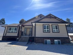 Upper-21292 123 Ave Maple Ridge, BC V2X 5K9