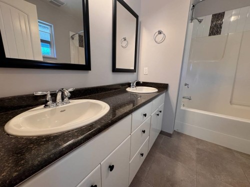 Upper-21292 123 Ave, Maple Ridge, BC - Indoor Photo Showing Bathroom