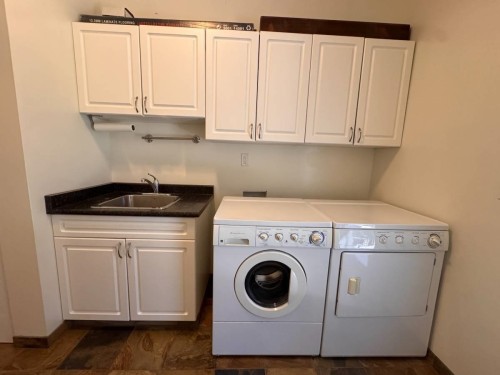 Upper-21292 123 Ave, Maple Ridge, BC - Indoor Photo Showing Laundry Room