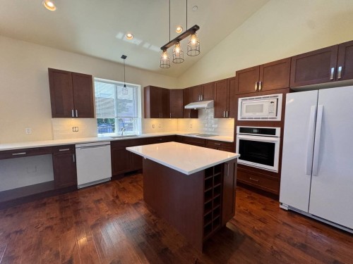 Upper-21292 123 Ave, Maple Ridge, BC - Indoor Photo Showing Kitchen