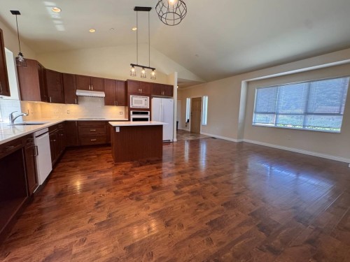 Upper-21292 123 Ave, Maple Ridge, BC - Indoor Photo Showing Kitchen