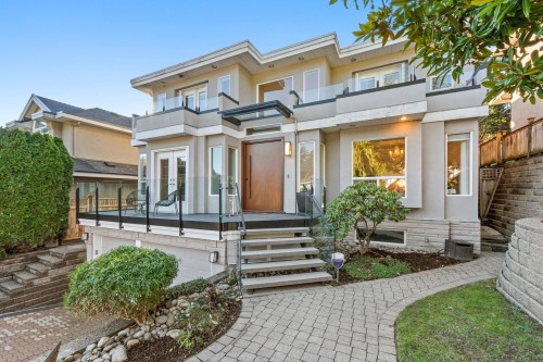 1725 Orkney Place  North Vancouver, BC V7H 2Z1