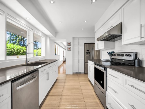 947 Evergreen Place, North Vancouver, BC 