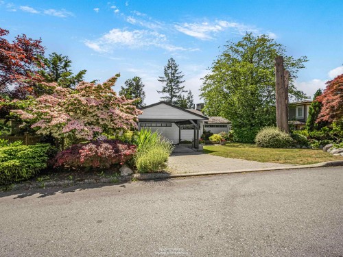 947 Evergreen Place, North Vancouver, BC 