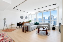 1909-1239 Georgia Street W Vancouver, BC V6E 4R8
