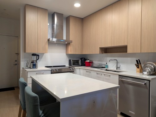 319-5460 Broadway, Burnaby, BC 