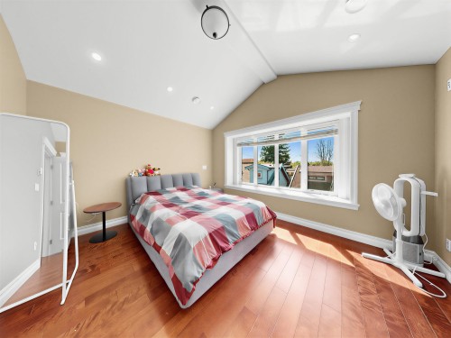 2456 45Th Avenue E, Vancouver, BC 