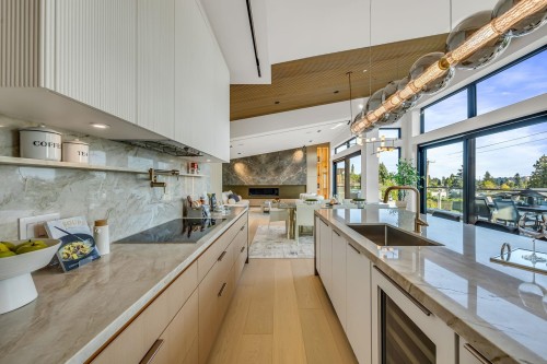 2423 Mathers Avenue, West Vancouver, BC 