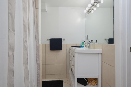 942 Porter Street, Coquitlam, BC - Indoor Photo Showing Bathroom
