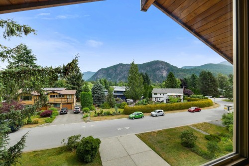 1464 Maple Crescent, Squamish, BC 