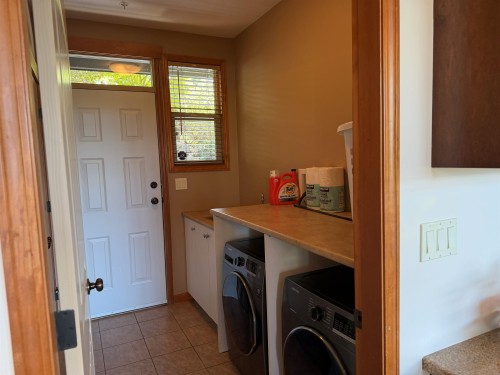 22856 137 Avenue, Maple Ridge, BC - Indoor Photo Showing Laundry Room