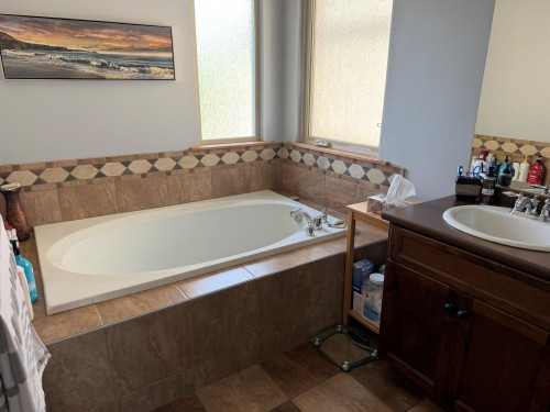 22856 137 Avenue, Maple Ridge, BC - Indoor Photo Showing Bathroom