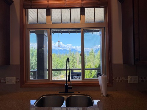 22856 137 Avenue, Maple Ridge, BC - Indoor Photo Showing Kitchen With Double Sink