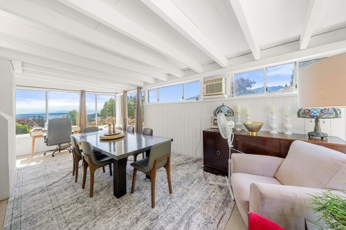 674 Blueridge Avenue, North Vancouver, BC 