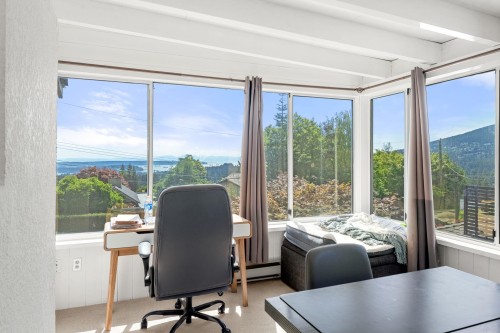 674 Blueridge Avenue, North Vancouver, BC 