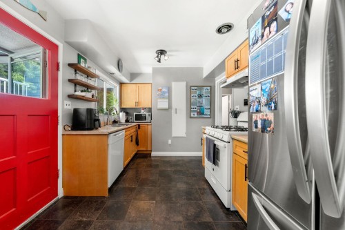 674 Blueridge Avenue, North Vancouver, BC 