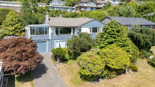 674 Blueridge Avenue, North Vancouver, BC 