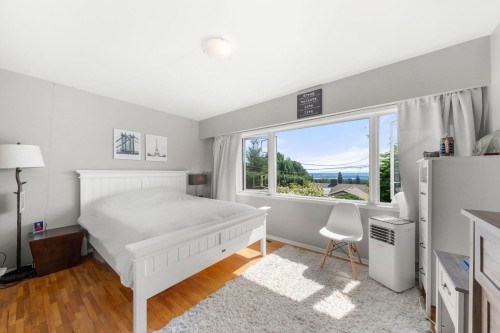 674 Blueridge Avenue, North Vancouver, BC 