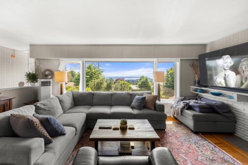 674 Blueridge Avenue, North Vancouver, BC 