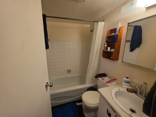 211-1440 Broadway E, Vancouver, BC 