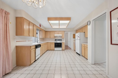 8511 Ash Street, Richmond, BC - Indoor Photo Showing Kitchen