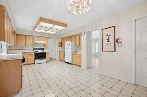 8511 Ash Street, Richmond, BC - Indoor Photo Showing Kitchen