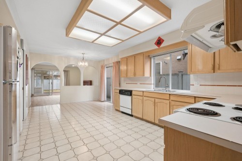 8511 Ash Street, Richmond, BC - Indoor Photo Showing Kitchen