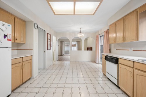 8511 Ash Street, Richmond, BC - Indoor Photo Showing Kitchen