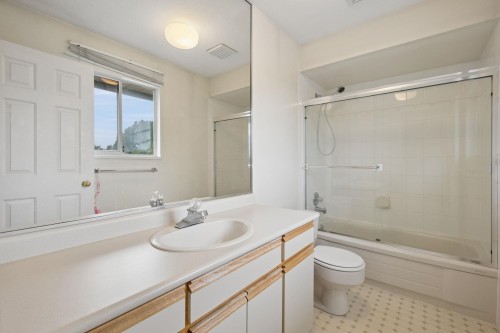 8511 Ash Street, Richmond, BC - Indoor Photo Showing Bathroom