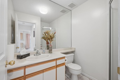 8511 Ash Street, Richmond, BC - Indoor Photo Showing Bathroom