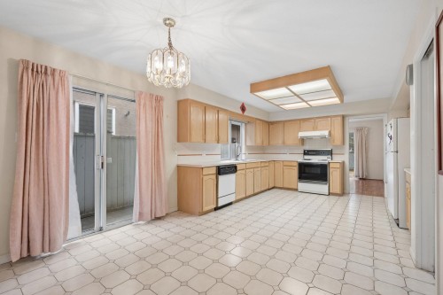8511 Ash Street, Richmond, BC - Indoor Photo Showing Kitchen