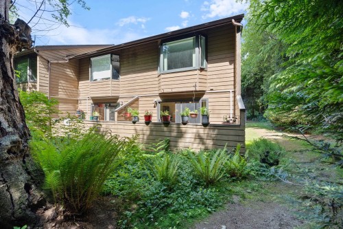 4384 Garden Grove Drive, Burnaby, BC 