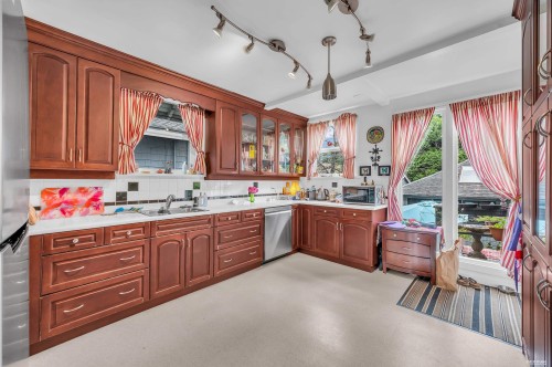 3174 10Th Avenue W, Vancouver, BC - Indoor Photo Showing Kitchen