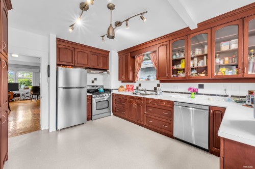 3174 10Th Avenue W, Vancouver, BC - Indoor Photo Showing Kitchen