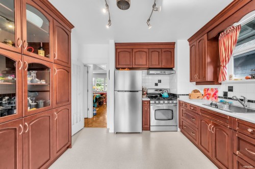 3174 10Th Avenue W, Vancouver, BC - Indoor Photo Showing Kitchen