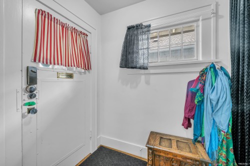 3174 10Th Avenue W, Vancouver, BC - Indoor