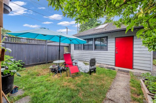 3174 10Th Avenue W, Vancouver, BC - Outdoor With Exterior