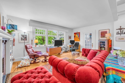 3174 10Th Avenue W, Vancouver, BC - Indoor Photo Showing Living Room