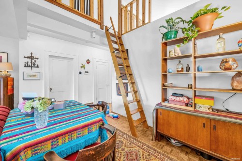 3174 10Th Avenue W, Vancouver, BC - Indoor