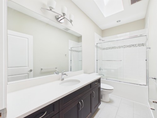 638 Austin Avenue, Coquitlam, BC - Indoor Photo Showing Bathroom