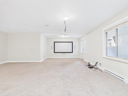 638 Austin Avenue, Coquitlam, BC - Indoor Photo Showing Other Room