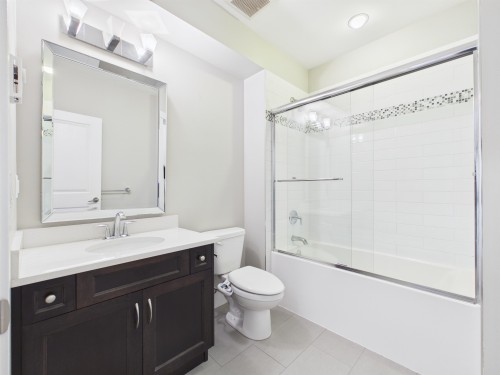 638 Austin Avenue, Coquitlam, BC - Indoor Photo Showing Bathroom