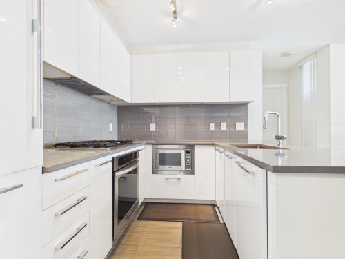1605-6658 Dow Avenue, Burnaby, BC 