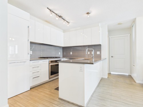 1605-6658 Dow Avenue, Burnaby, BC 