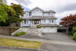 7995 Berkley Street Burnaby, BC V5E 4G5